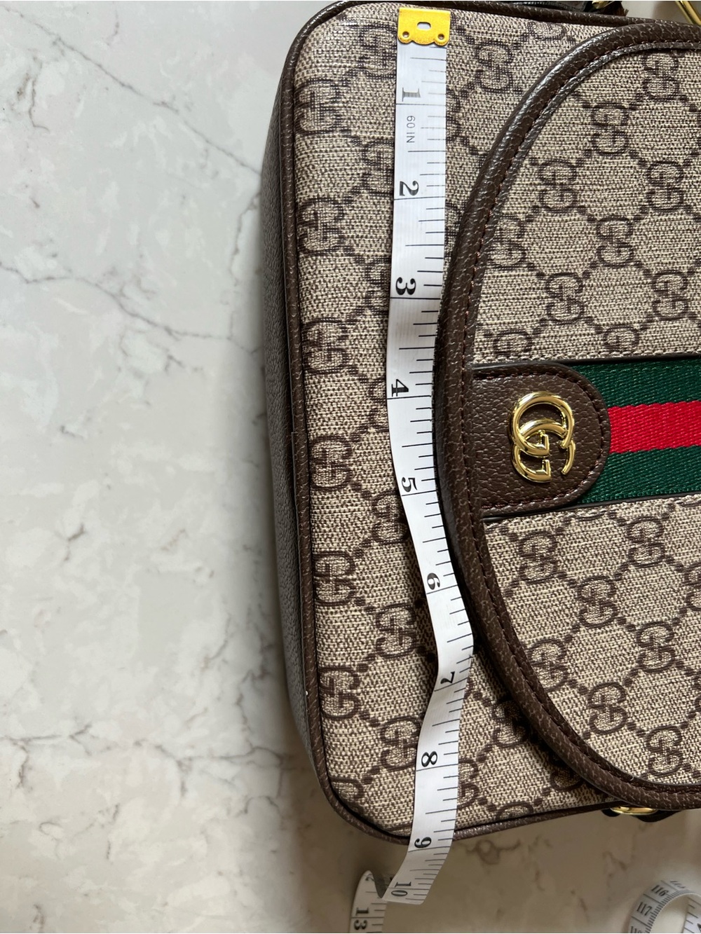 Gucci Dark Brown Leather Logo Tab with Cream Interior and Gold Zipper - Picture 6 of 9